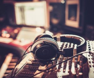 The Complete Guide That Makes Creating a Home Recording Studio Simple